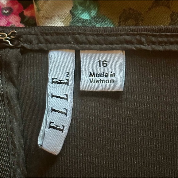 ELLE - Black Floral Fit & Flare Dress (Size 16) - Picture 3 of 4